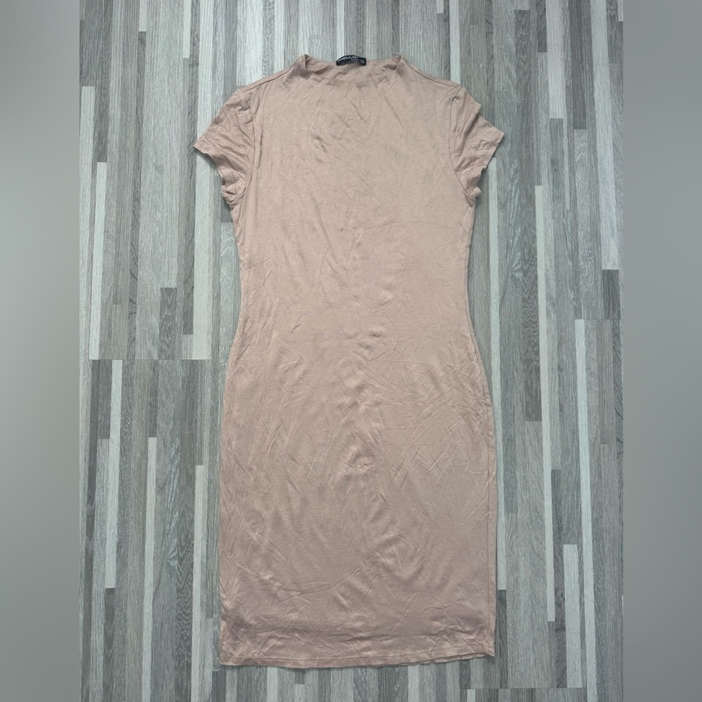 Populal mini dress, t-shirt style, fitted, light pink, size M.